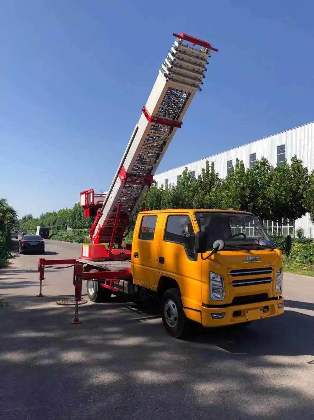 丹寨附近的云梯车出租服务：轻松解决高空作业需求