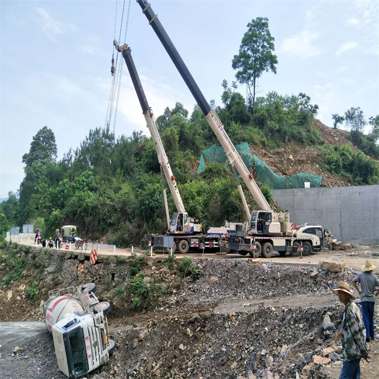 丹寨汽车掉沟里叫吊车救援要多少钱